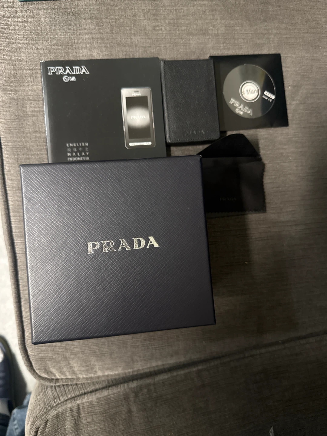 LG Prada Phone KE850 with Original Box - photo 3