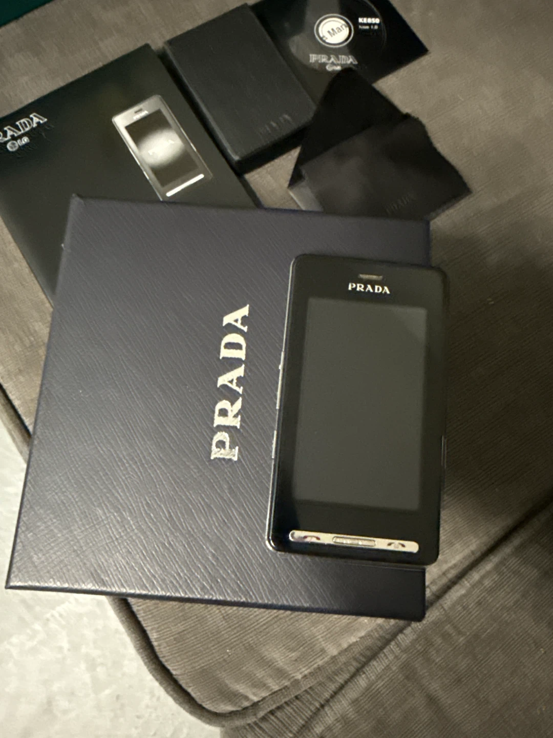 LG Prada Phone KE850 with Original Box - photo 4