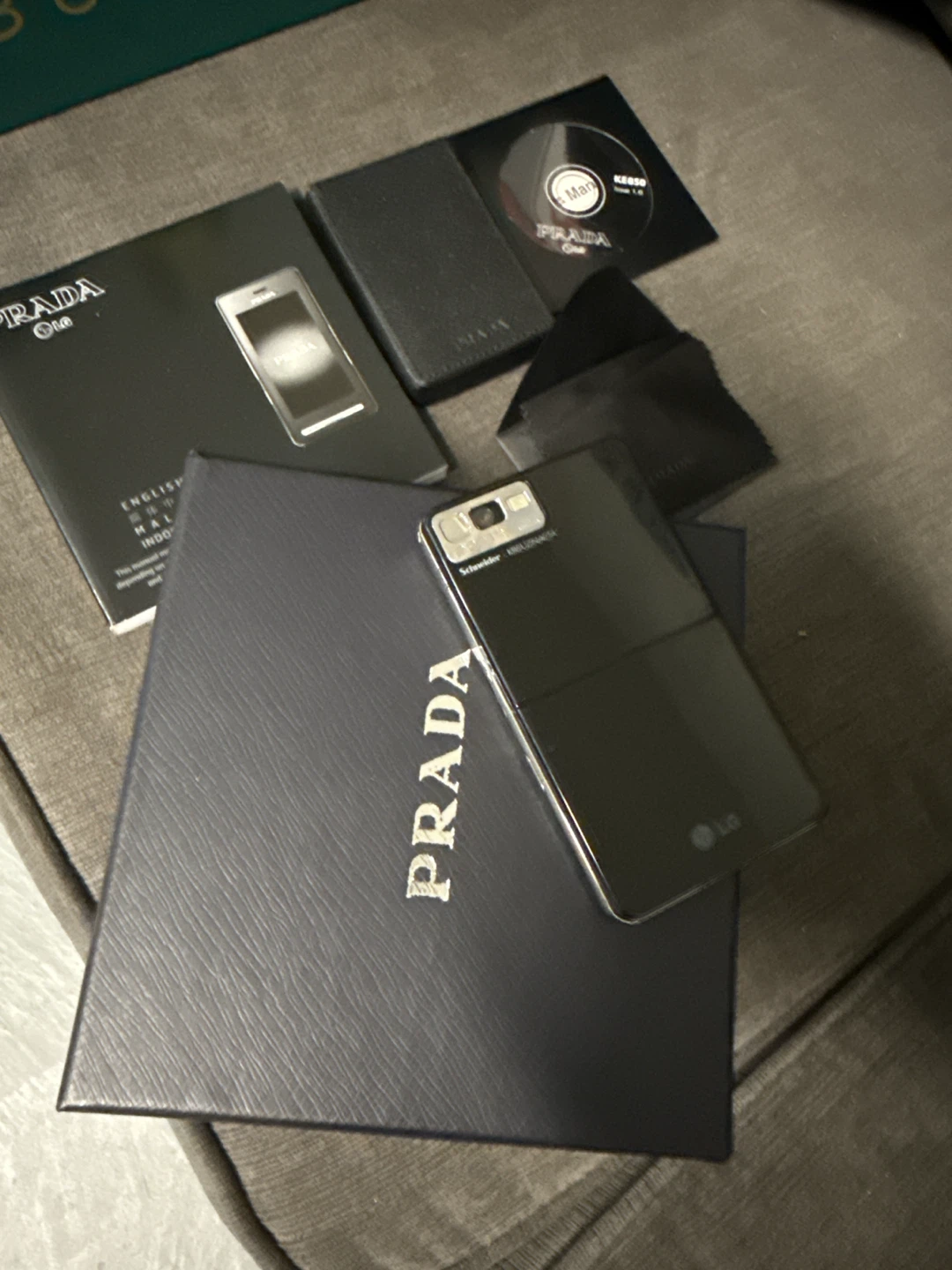 LG Prada Phone KE850 with Original Box - photo 5
