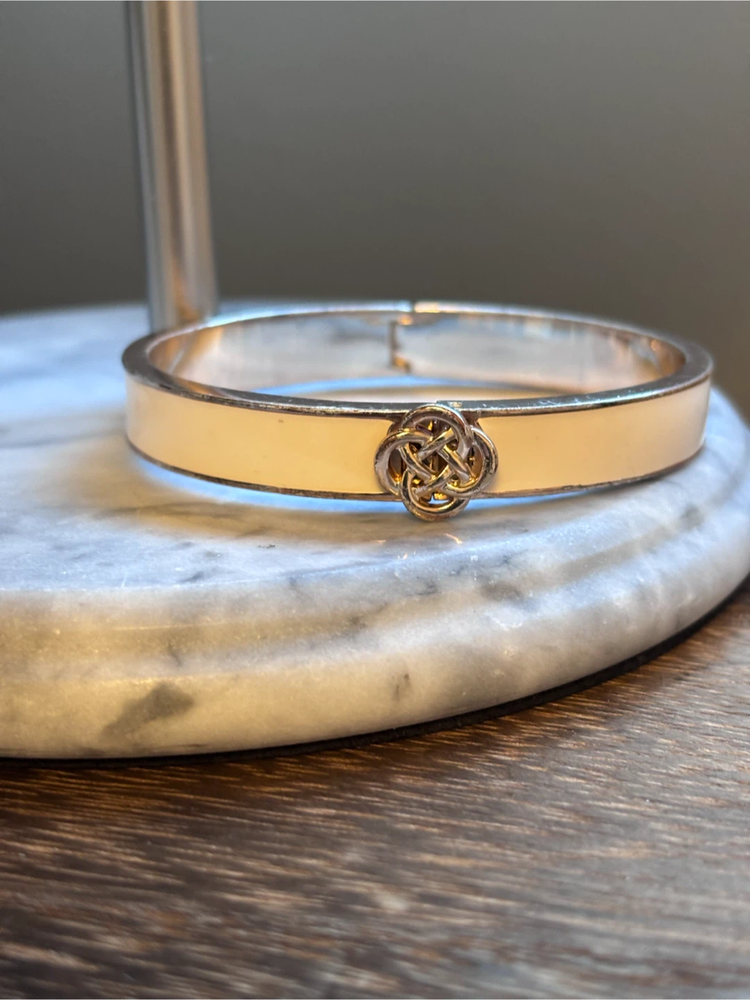 Cream and Gold Tone Bangle Bracelet - photo 3