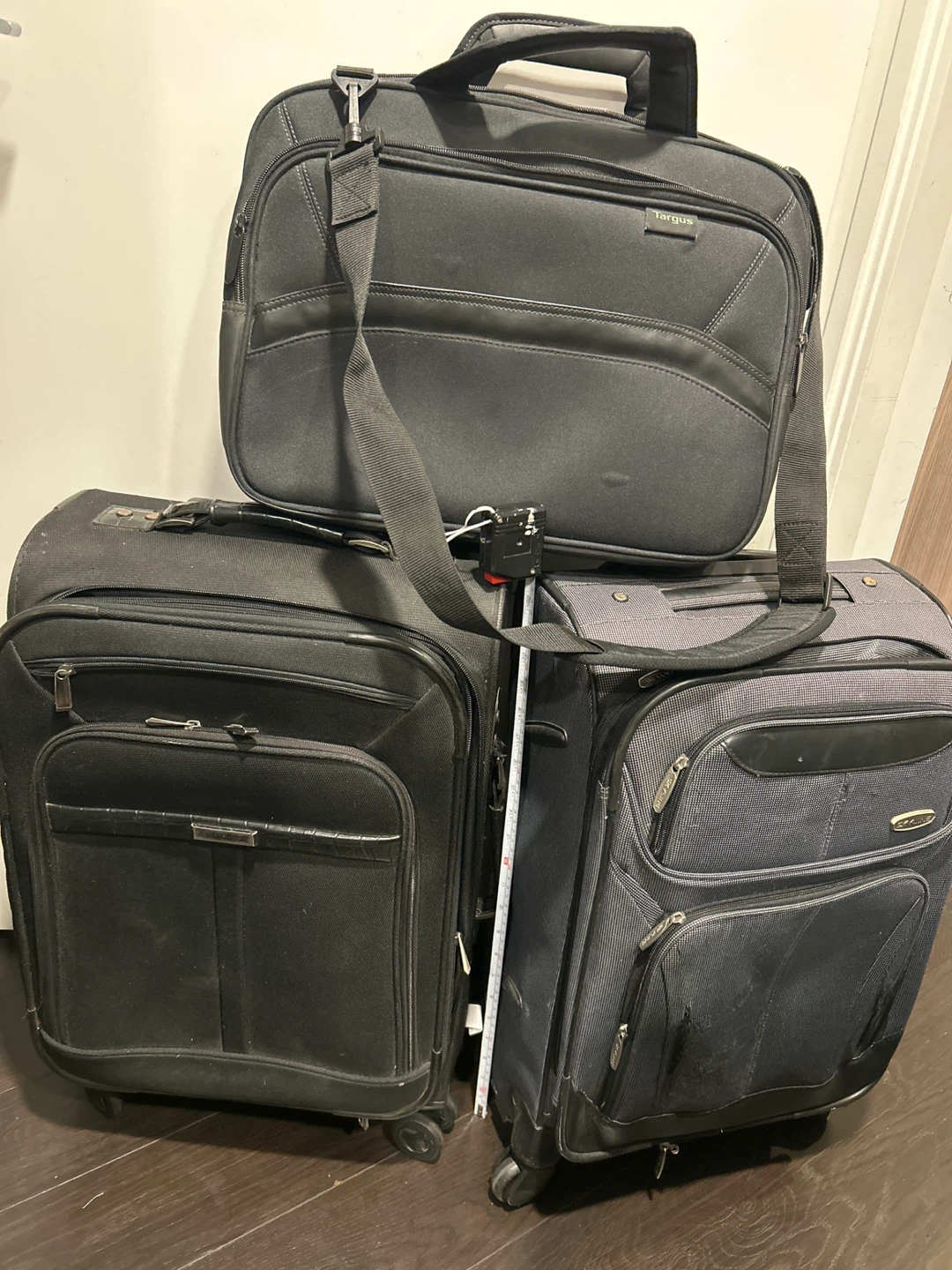 Carryon  4 wheels Suitcase - photo 3