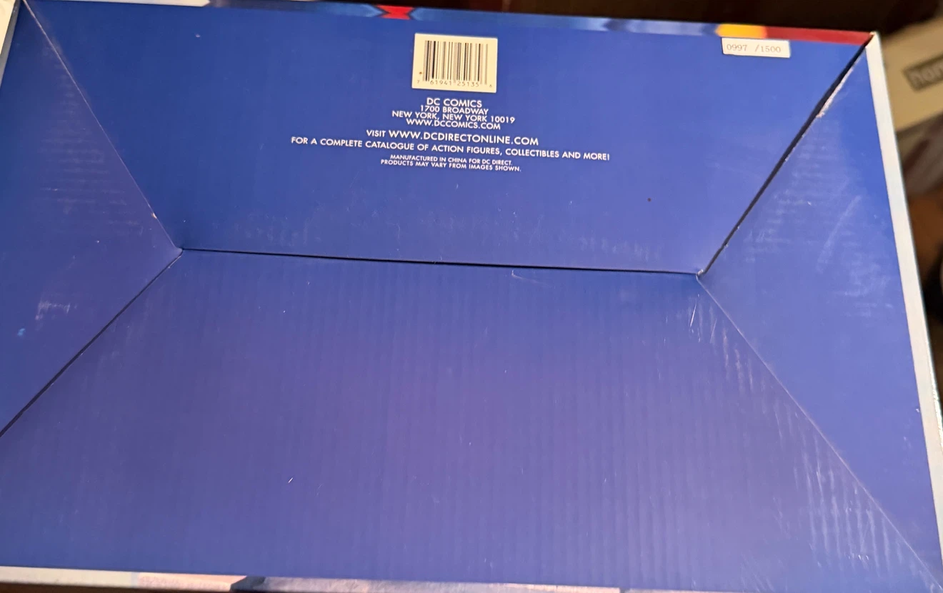 DC Direct Superman Deluxe Statue Limited Edition - photo 5