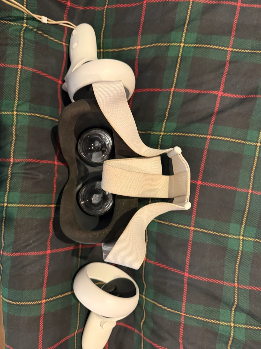 Meta Quest 2 All-In-One VR Headset - 128GB (With Controllers) - photo 3