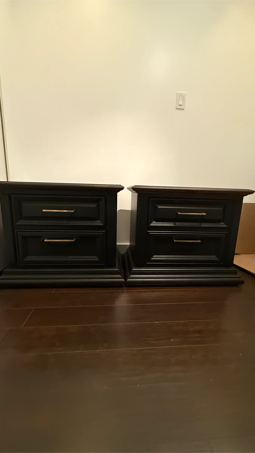Pair of Refurbished Sklar Peppler Solid Wood Nightstands - photo 5
