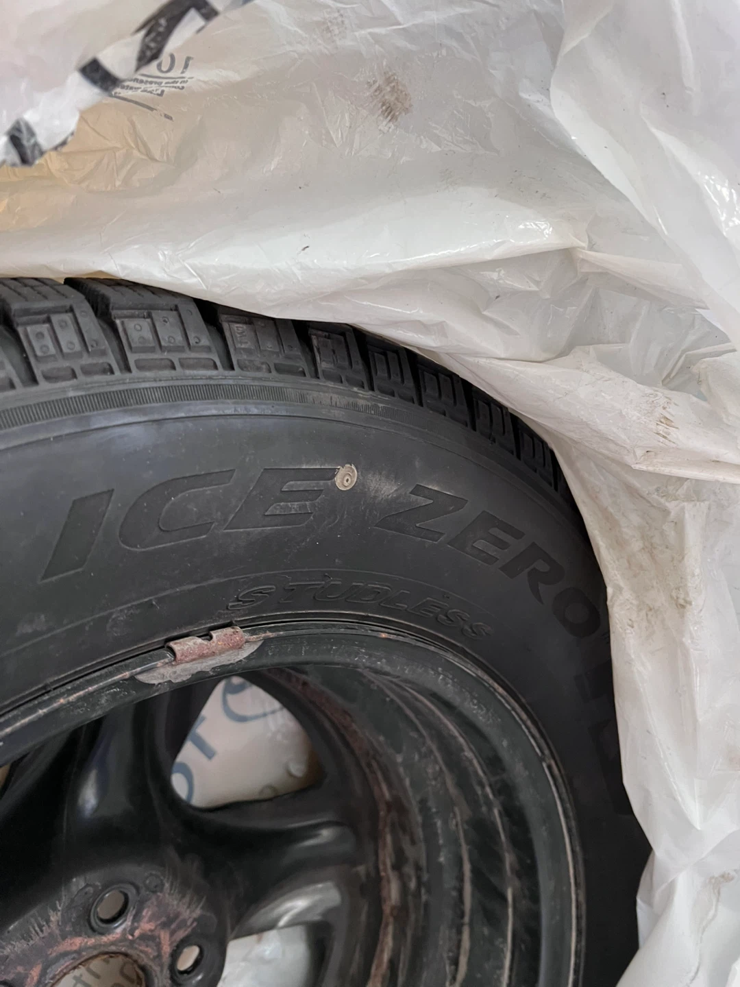 4 Pirelli Ice Zero Studless Tires 225/65R17 - photo 2