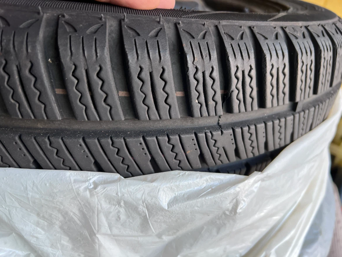 4 Mirage MR-W562 Studless Tires 225/45R17 - photo 5