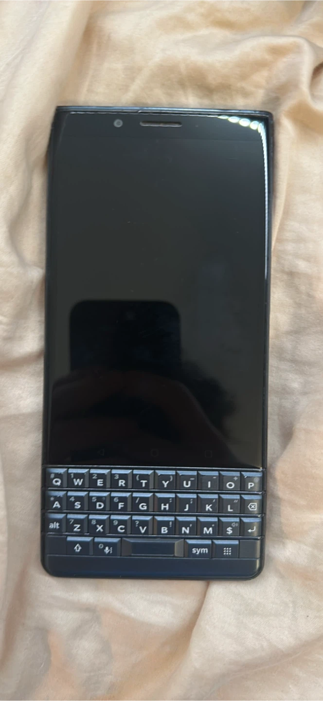 Blackberry Key 2 LE - photo 2