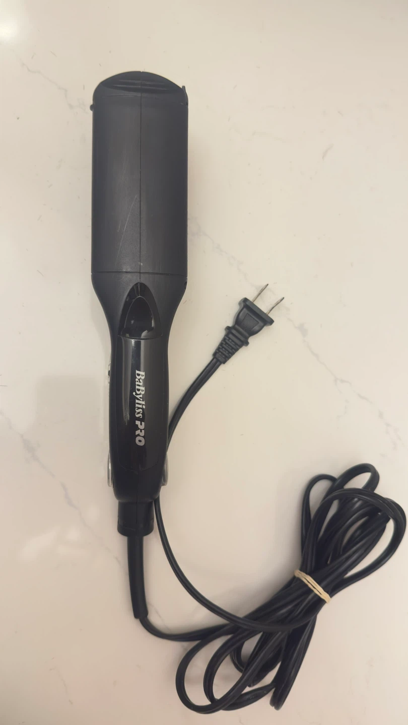 BaByliss PRO hair straightener