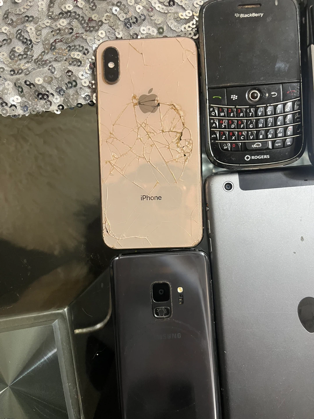 Broken phone and iPad lot 30$ - photo 4
