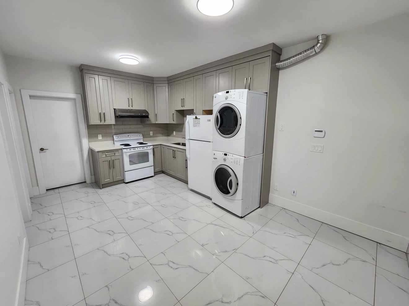 Private room for rent in 2bd basement