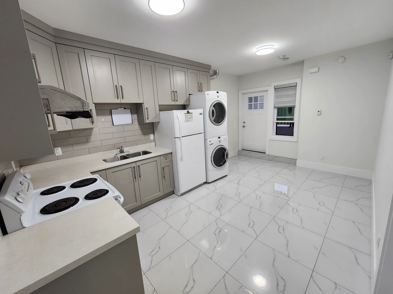 Private room for rent in 2bd basement - photo 2