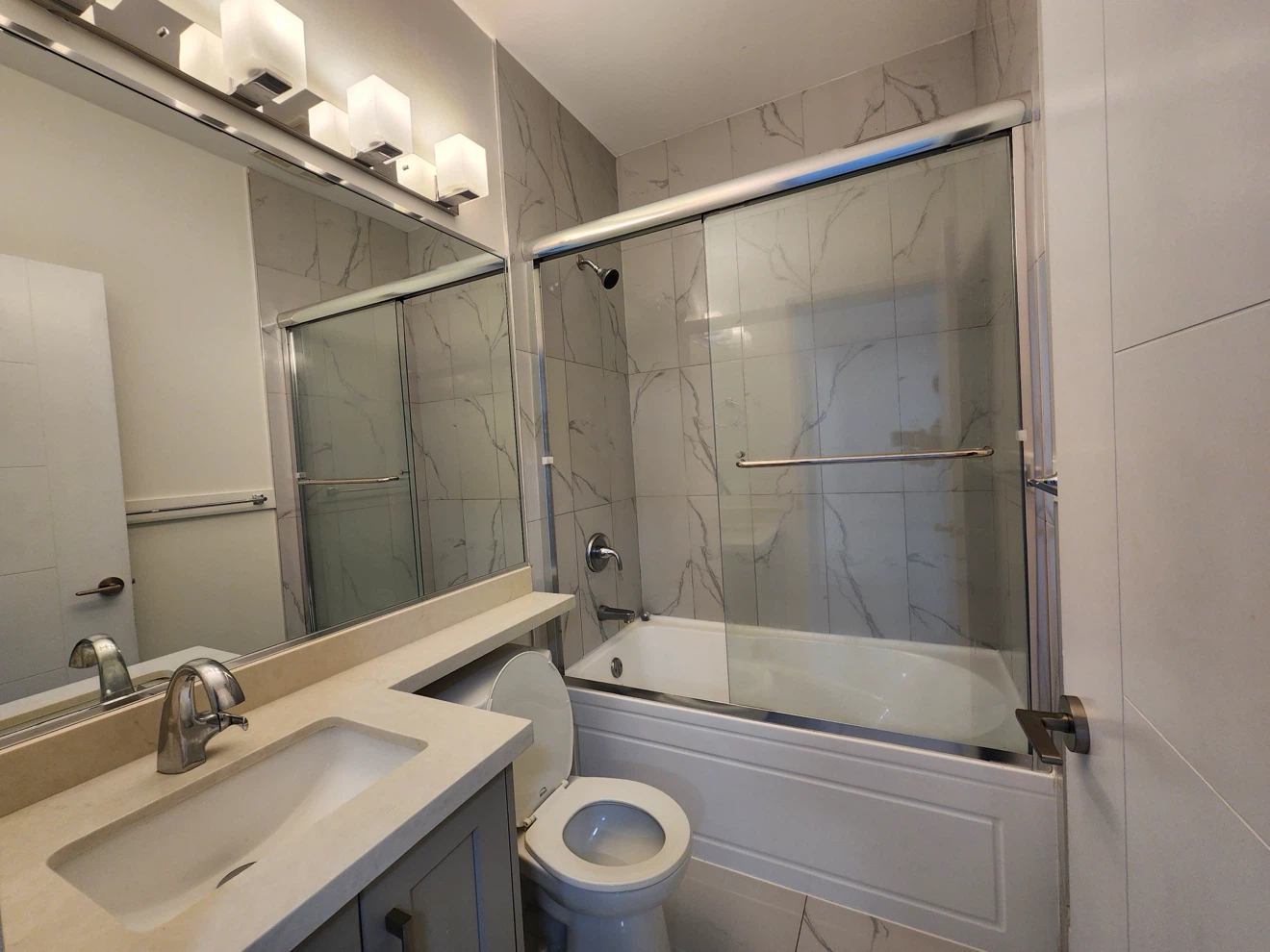 Private room for rent in 2bd basement - photo 3