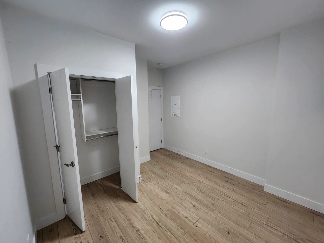 Private room for rent in 2bd basement - photo 4