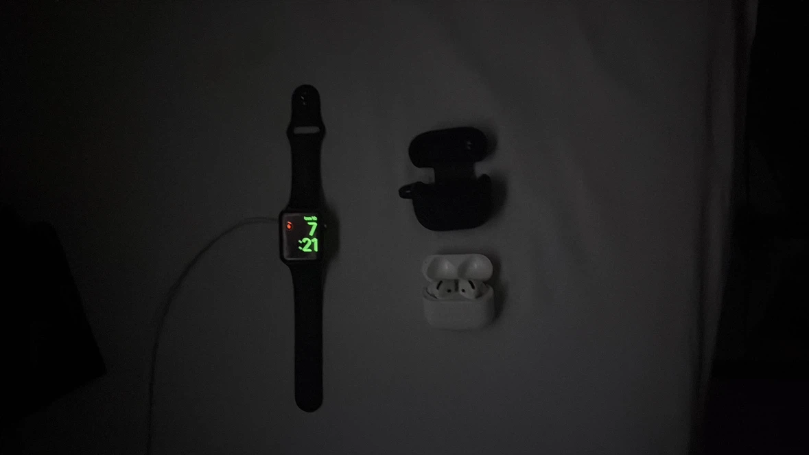 Apple Watch and AirPods Pro - photo 2
