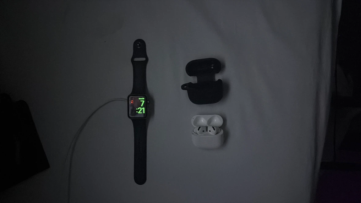 Apple Watch and AirPods Pro - photo 4