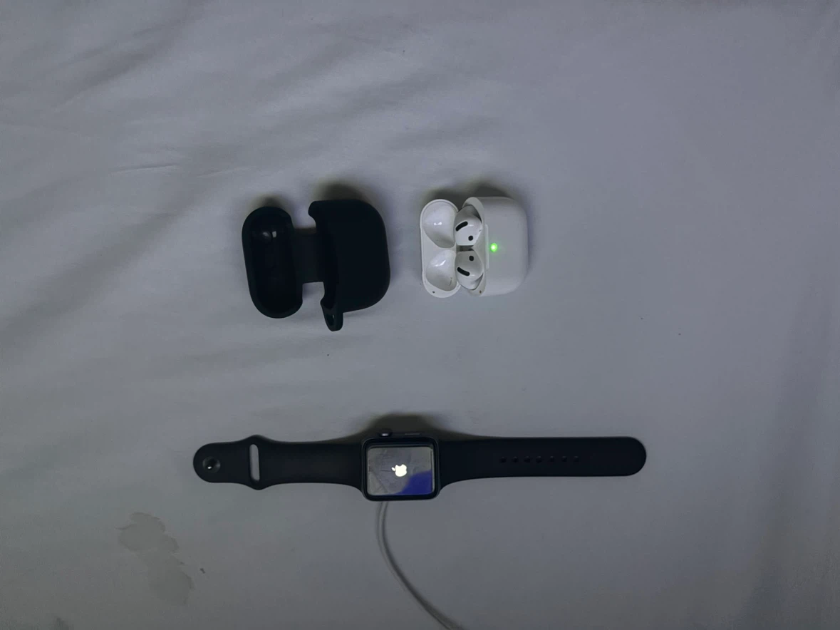Apple Watch and AirPods Pro - photo 5