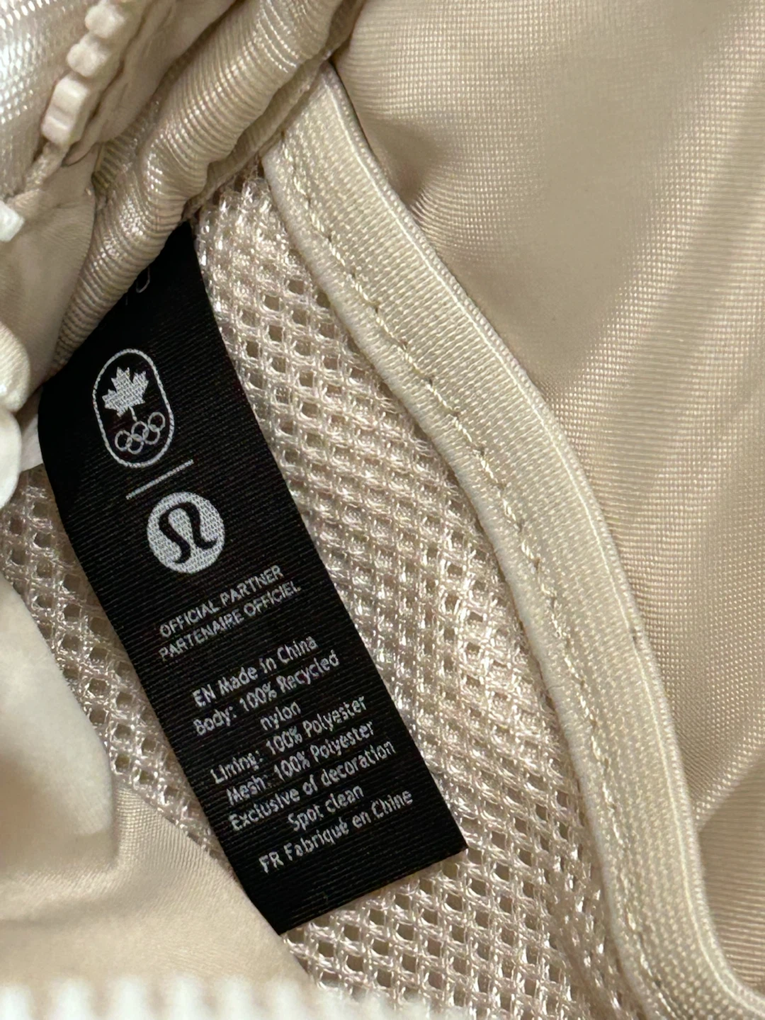 Lululemon Team Canada Crossbody Bag - photo 5
