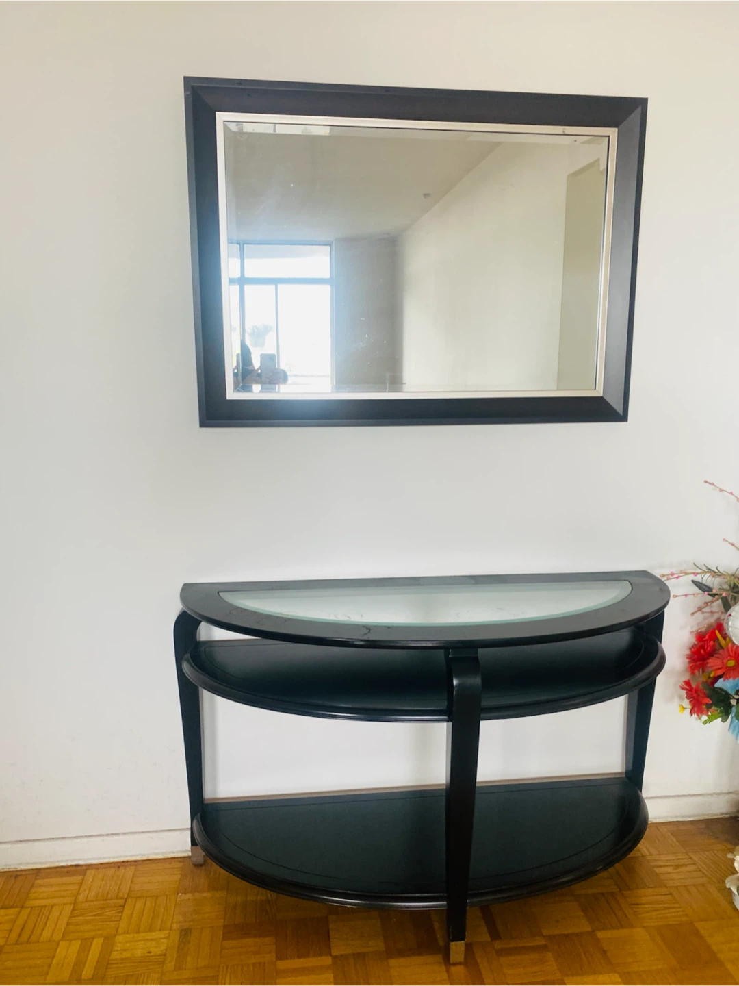 Solid wood console table with mirror; like new, no scratches. - photo 3