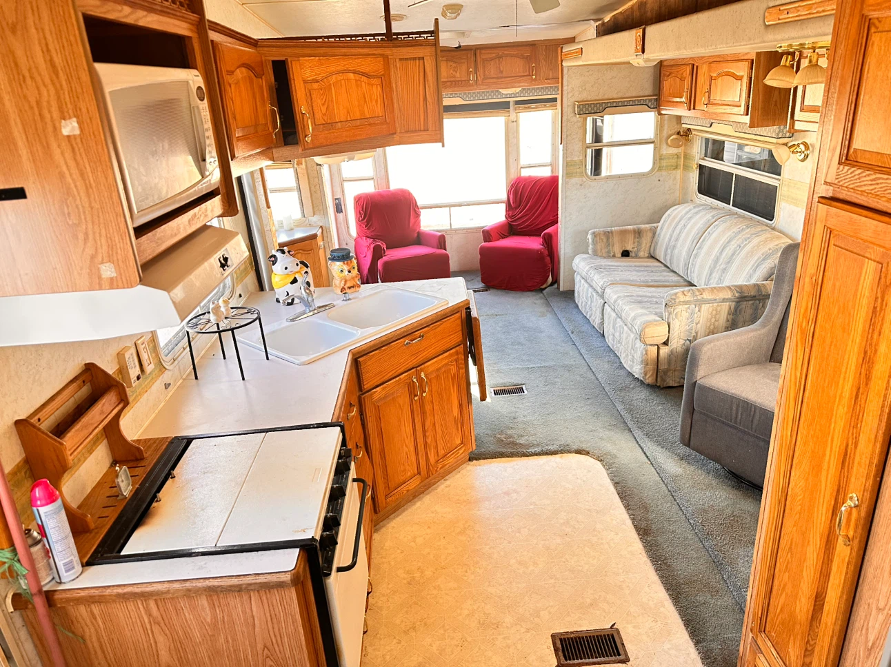Fifth wheel cedar creek 3tip outs $2000 FIRM