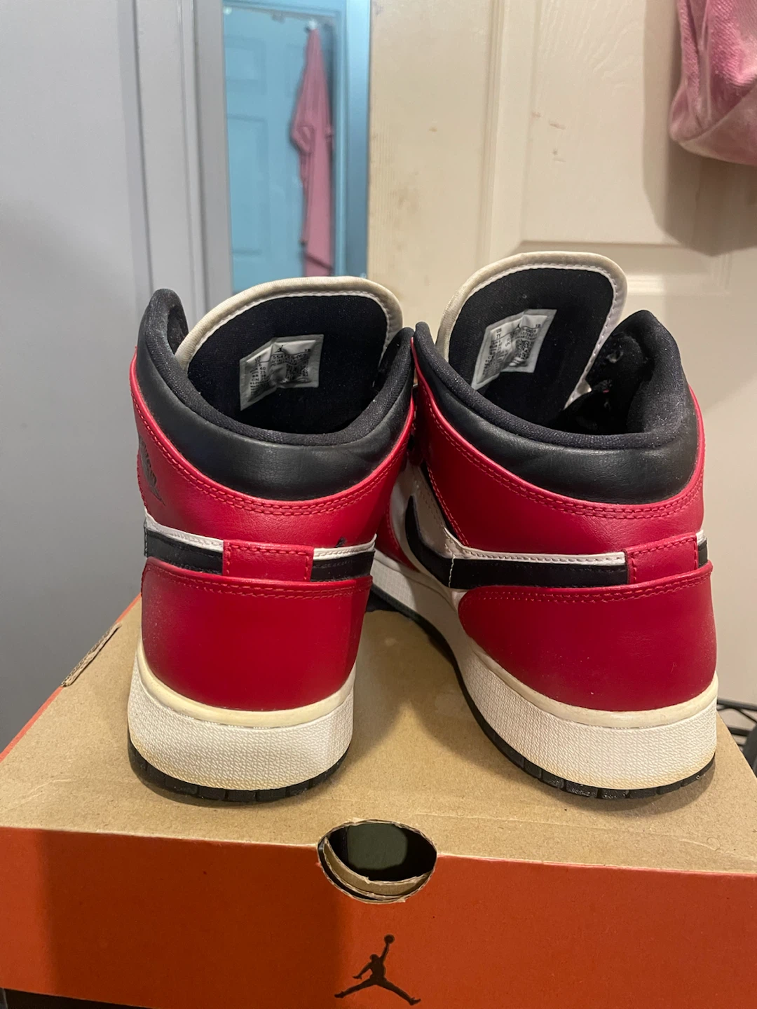 Nike Air Jordan 1 Mid Chicago Black Toe Youth Size 7Y - photo 2