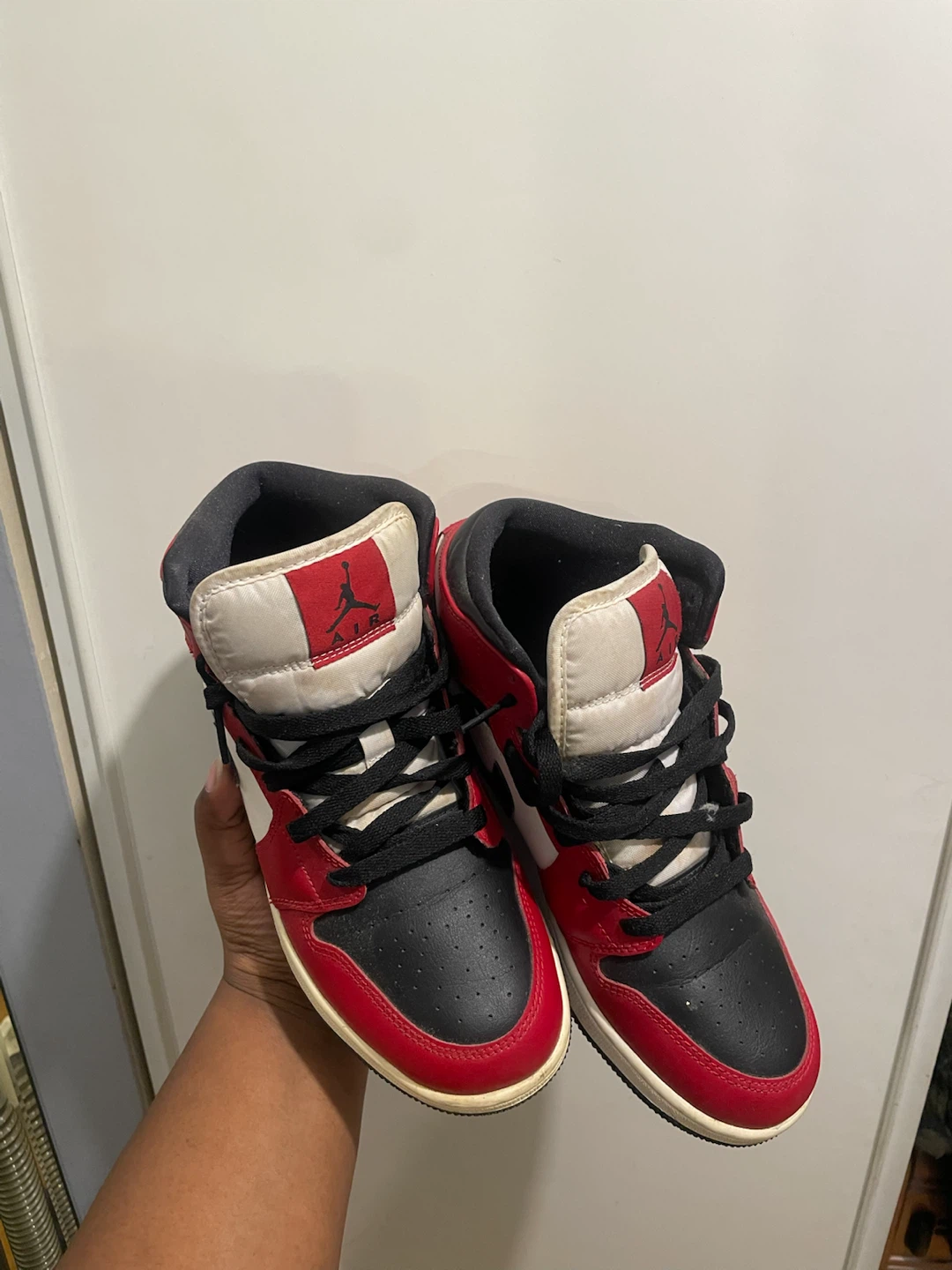 Nike Air Jordan 1 Mid Chicago Black Toe Youth Size 7Y - photo 3