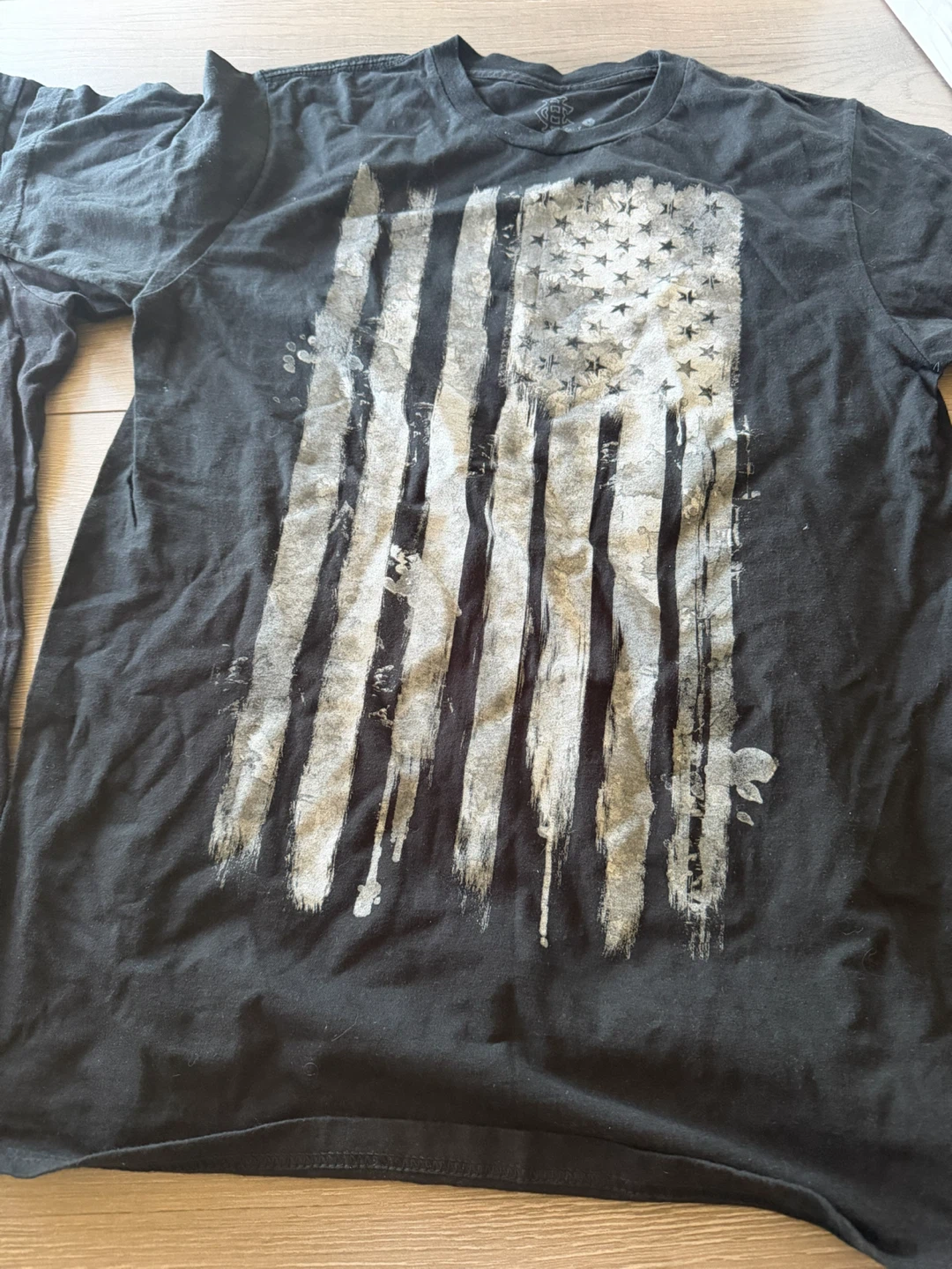 Two Heavyweight Graphic T-Shirts Size Large - photo 3