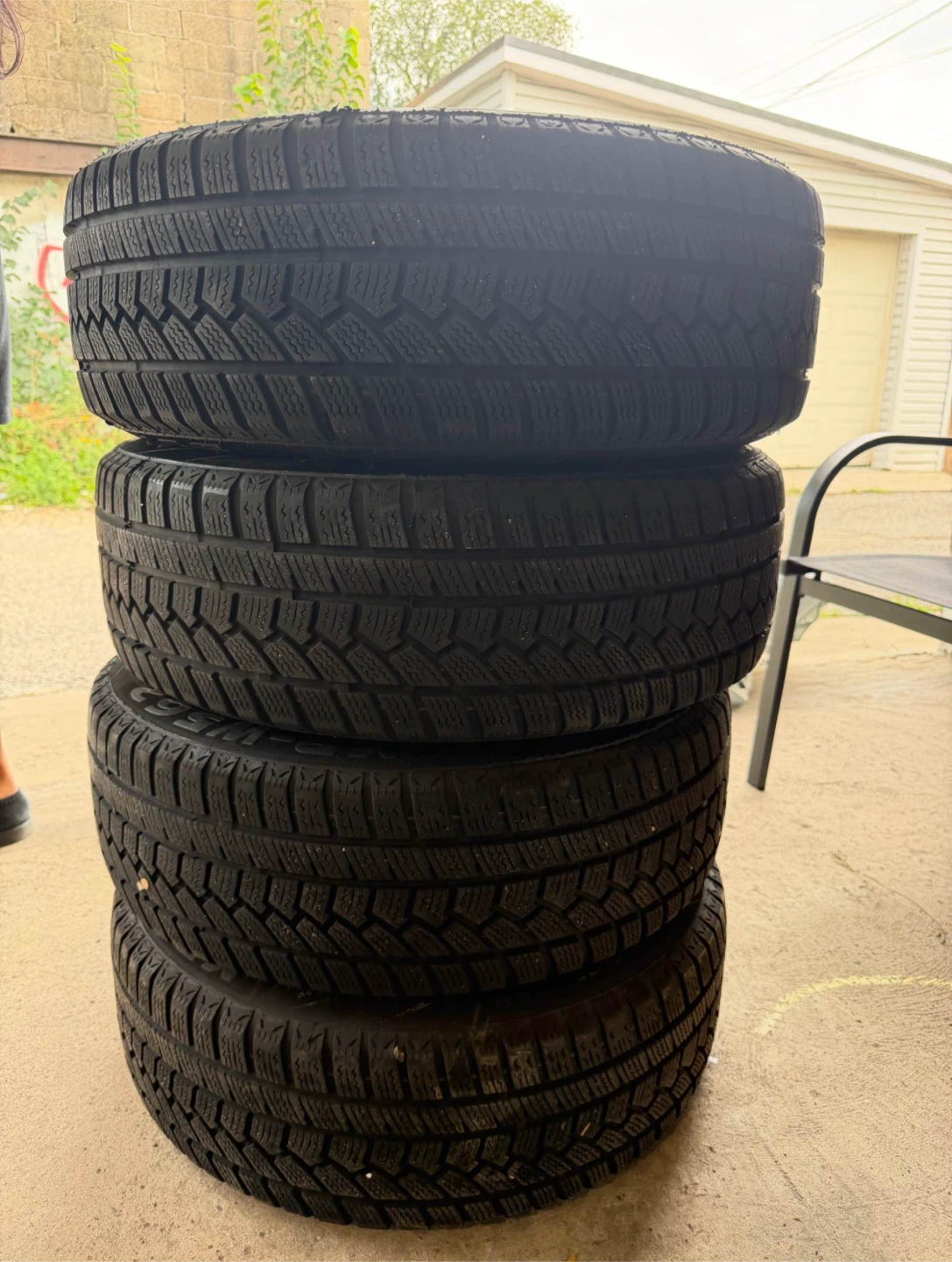 Set of 4 Winter Tires with RIMS 205/60R16 | Mirage MR-W562