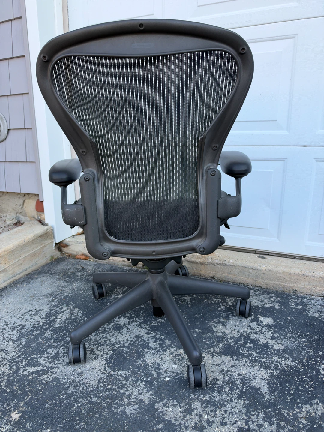 Herman Miller Aeron chair - photo 3