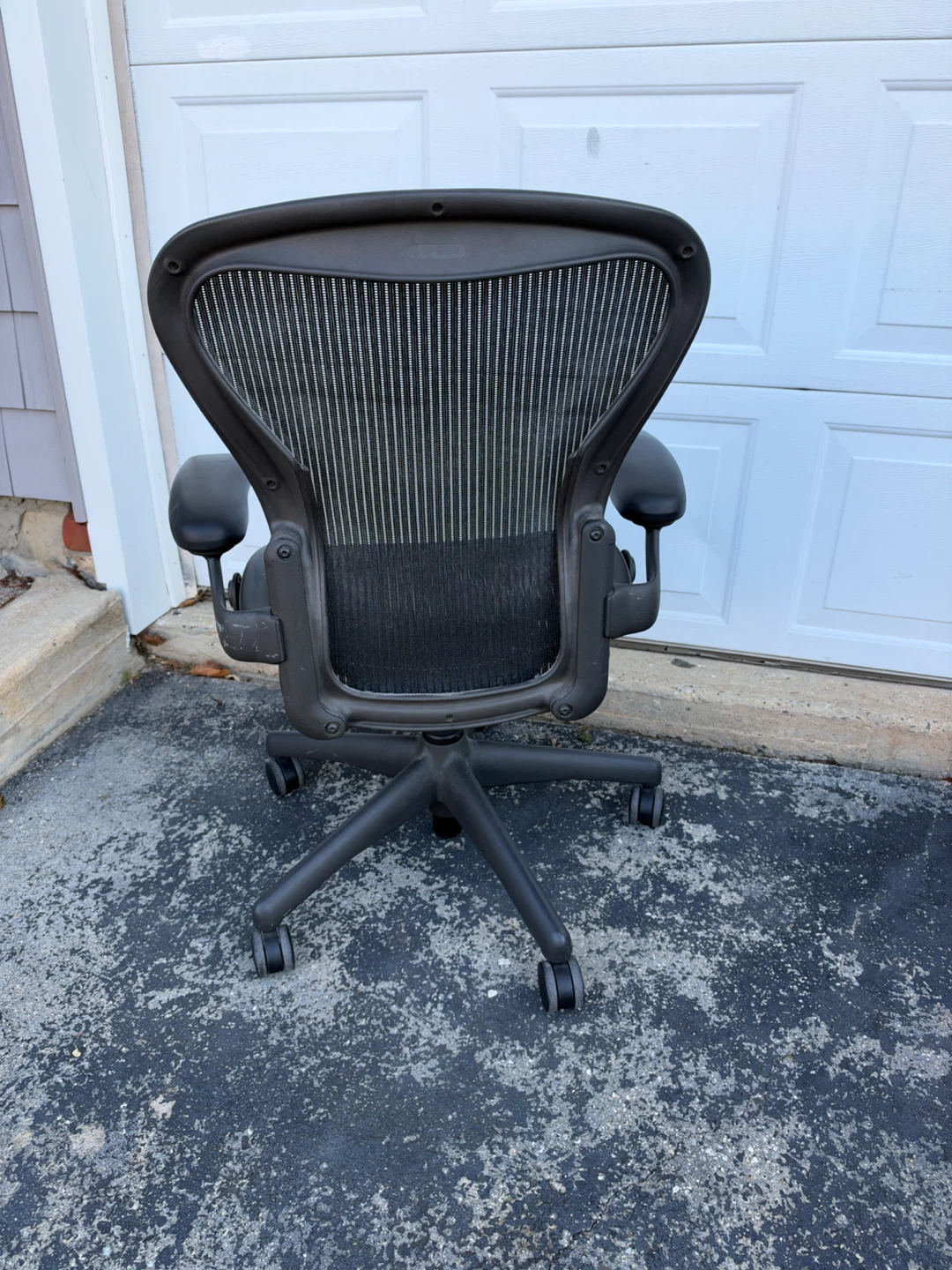 Herman Miller Aeron chair - photo 4