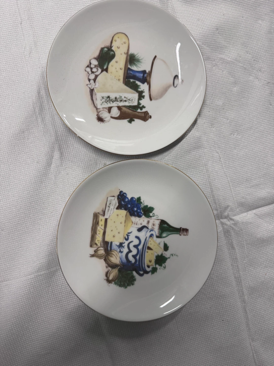 Set of 2 Vintage Kahla Porcelain Plates