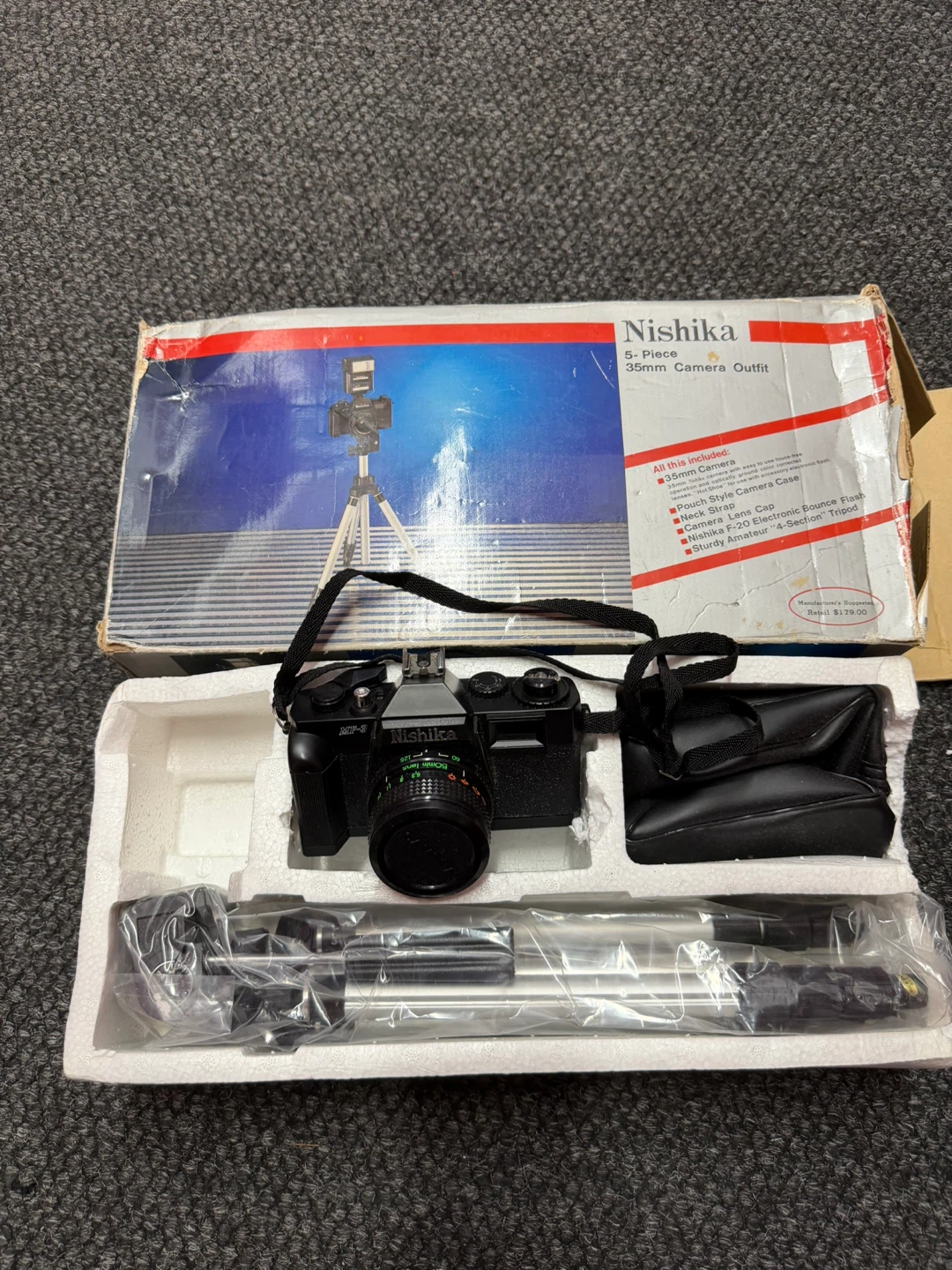 Nishika MF-3 35mm Camera 5-Piece Outfit - photo 2