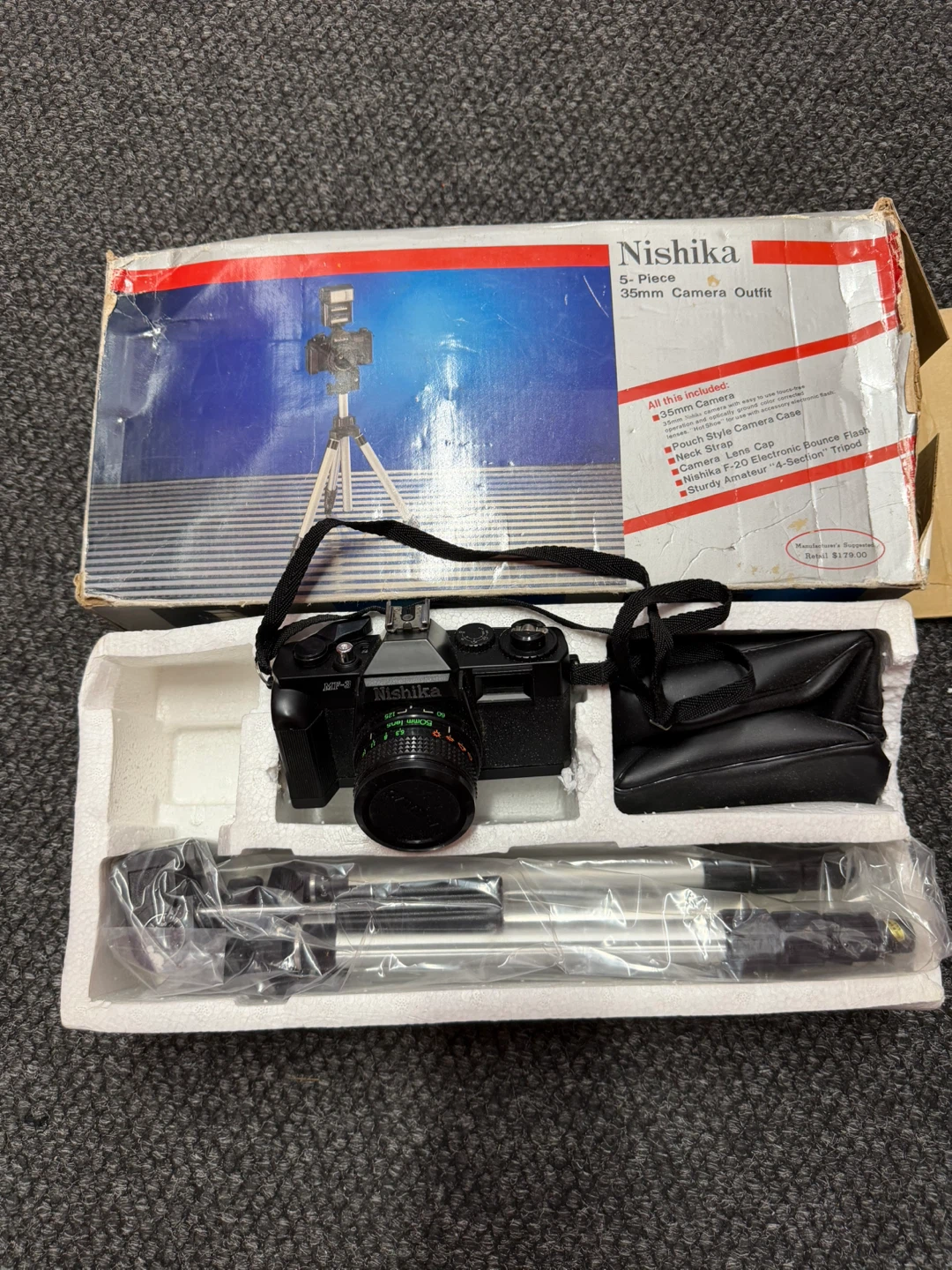 Nishika MF-3 35mm Camera 5-Piece Outfit - photo 3