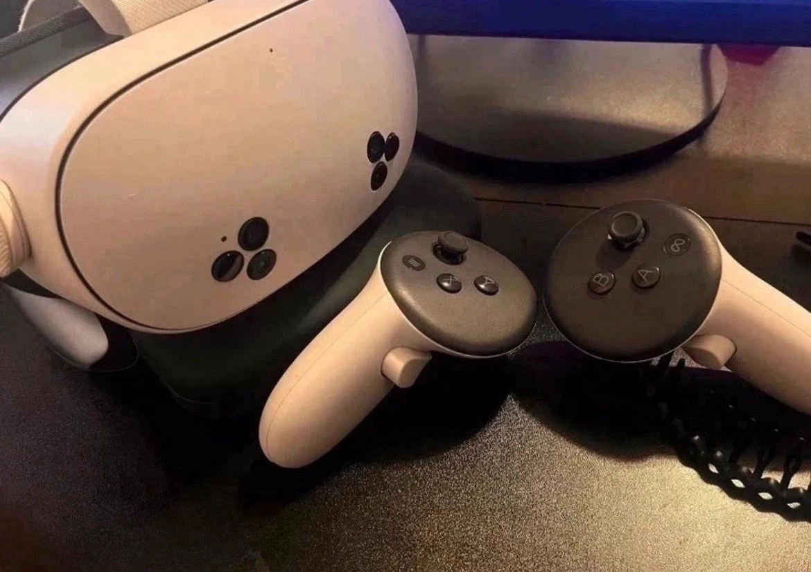 Meta Quest 3S VR Headset and Controllers - photo 2