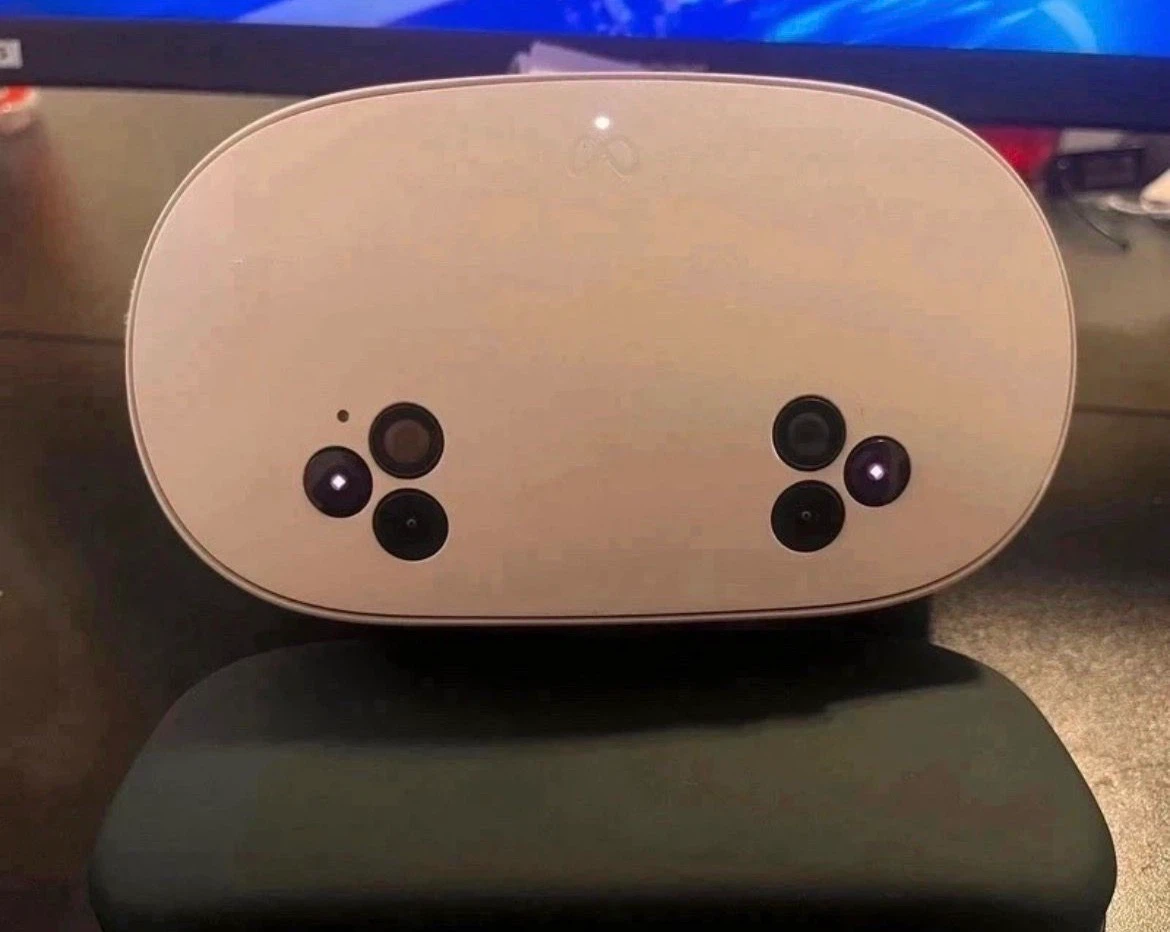 Meta Quest 3S VR Headset and Controllers - photo 3