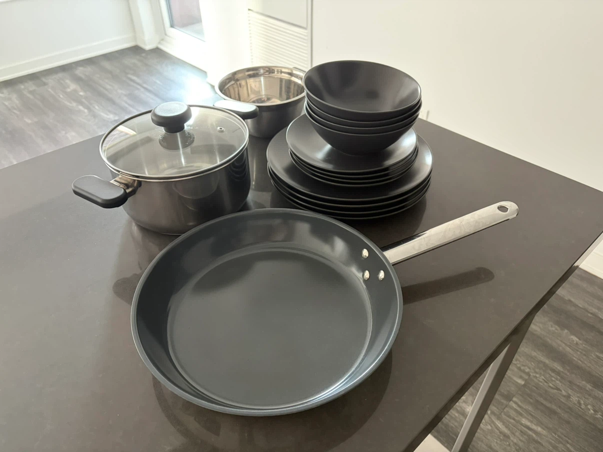 Plates set + pan + pot + mini mixing bowl