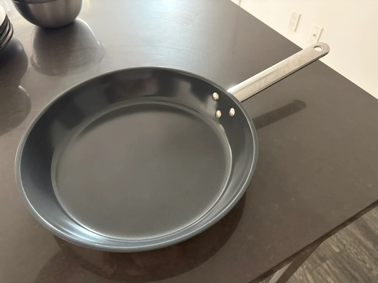 Plates set + pan + pot + mini mixing bowl - photo 2