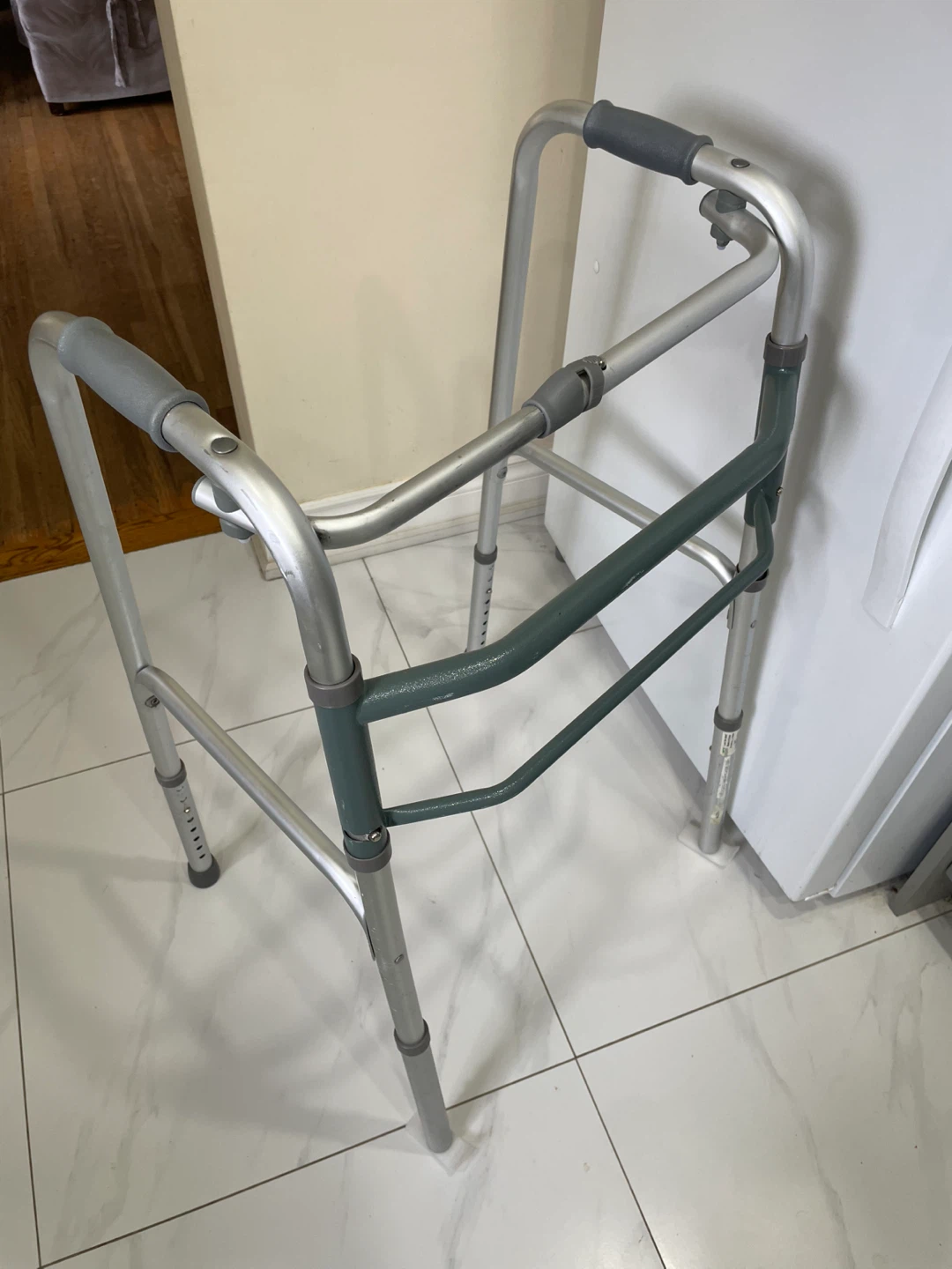 folding walker & delivery - photo 2