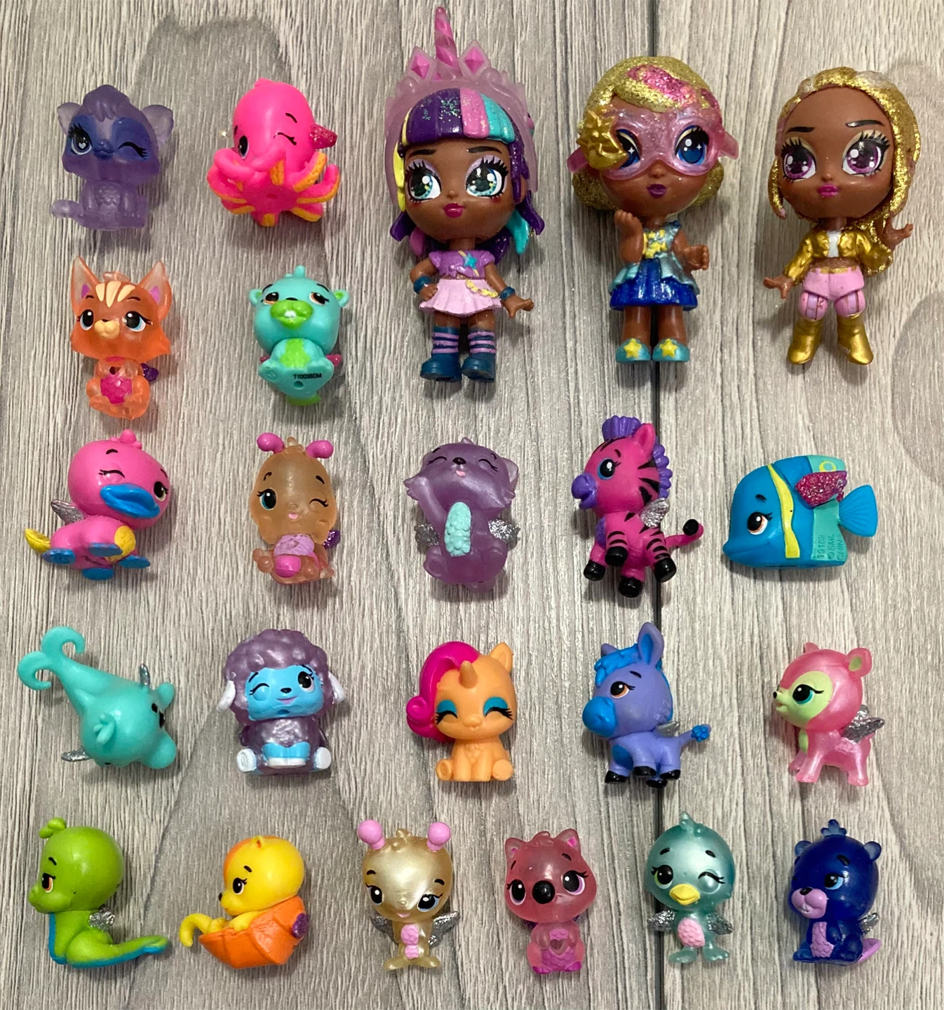 Lots of Hatchimals characters