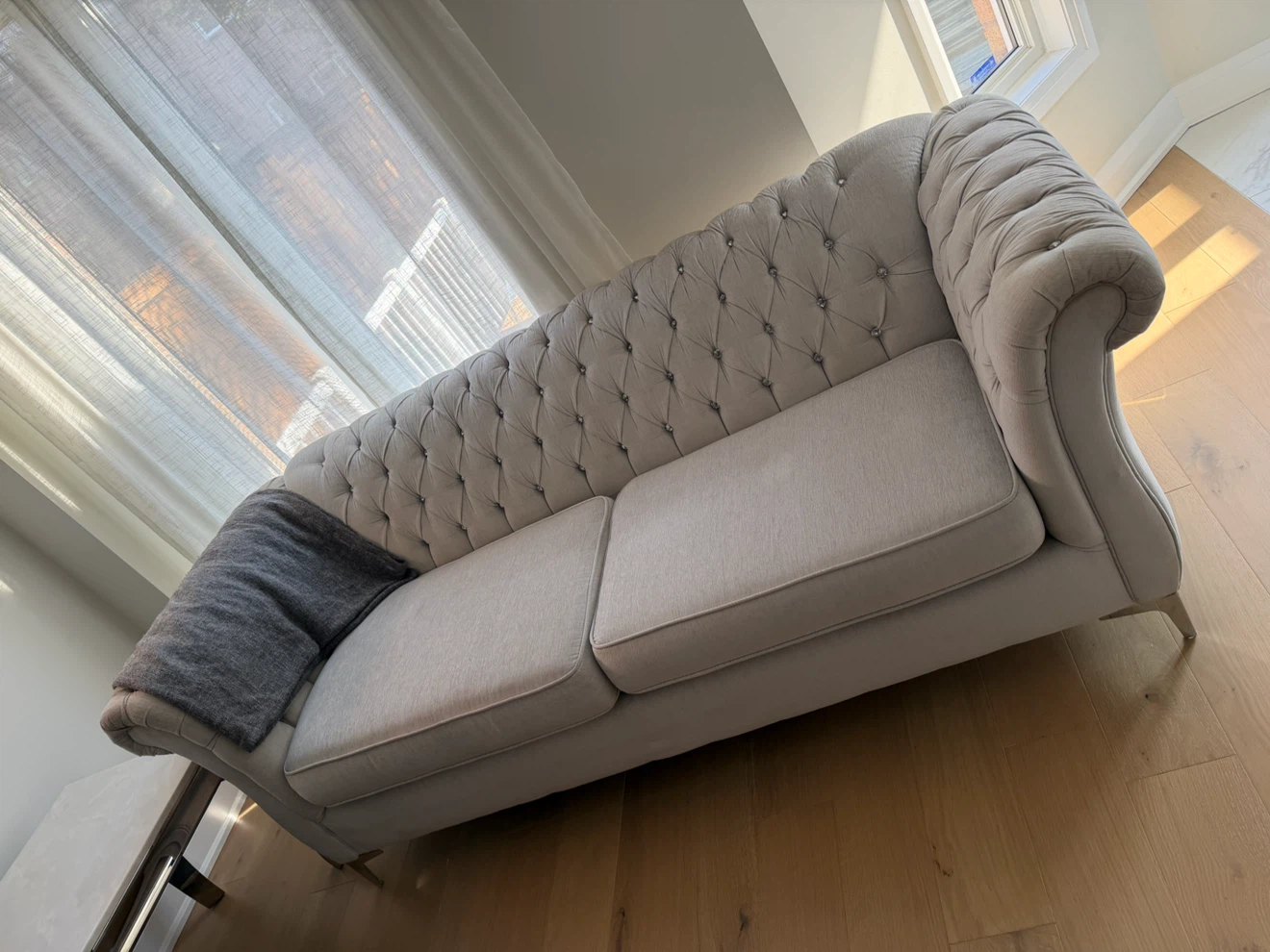 Light Grey Tufted Chesterfield Sofa - photo 4