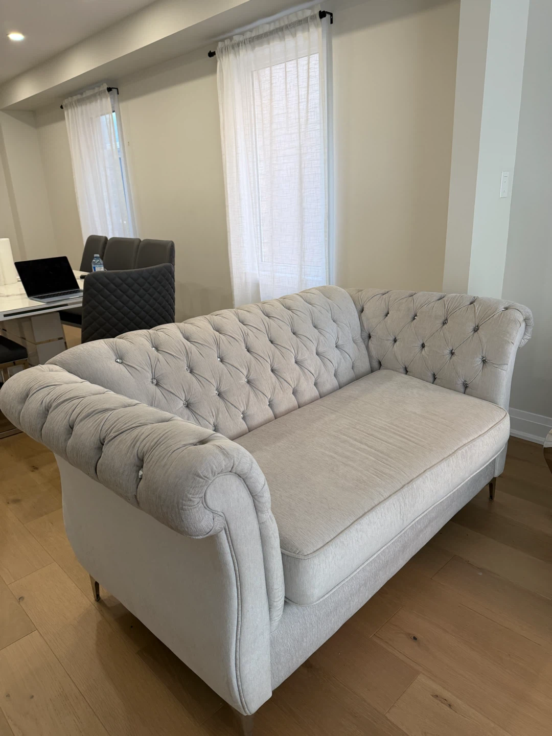 Tufted Light Grey Love Seat - photo 4