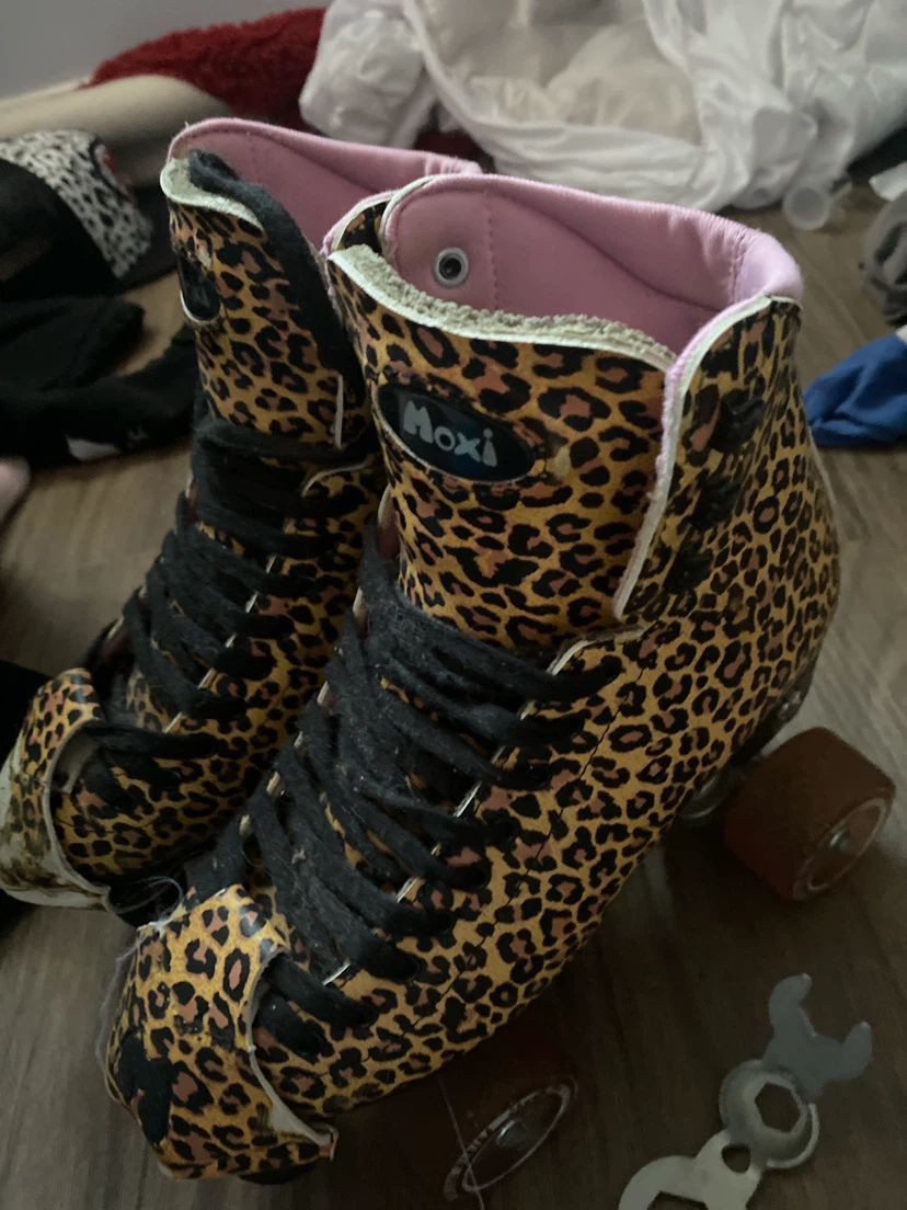 Moxi Leopard Print Roller Skates - photo 2