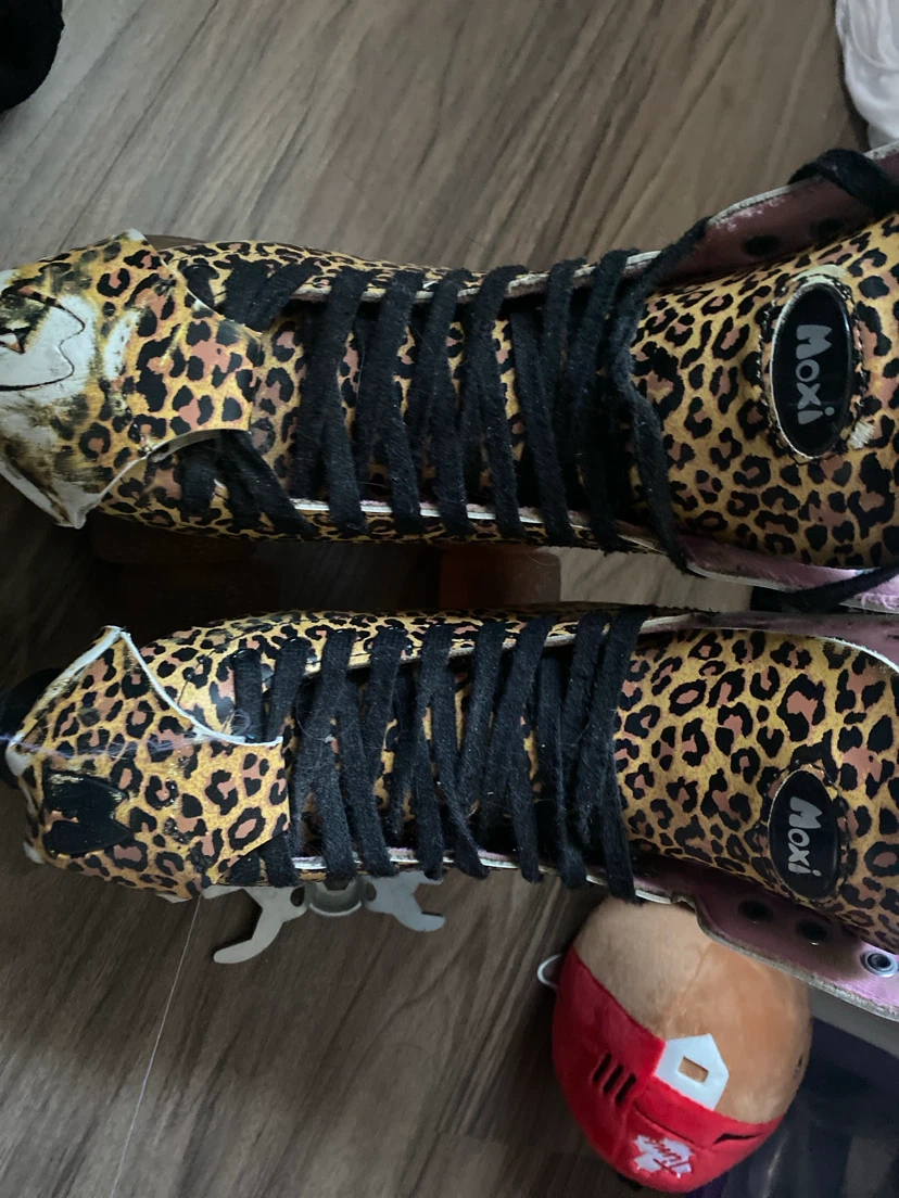 Moxi Leopard Print Roller Skates - photo 3