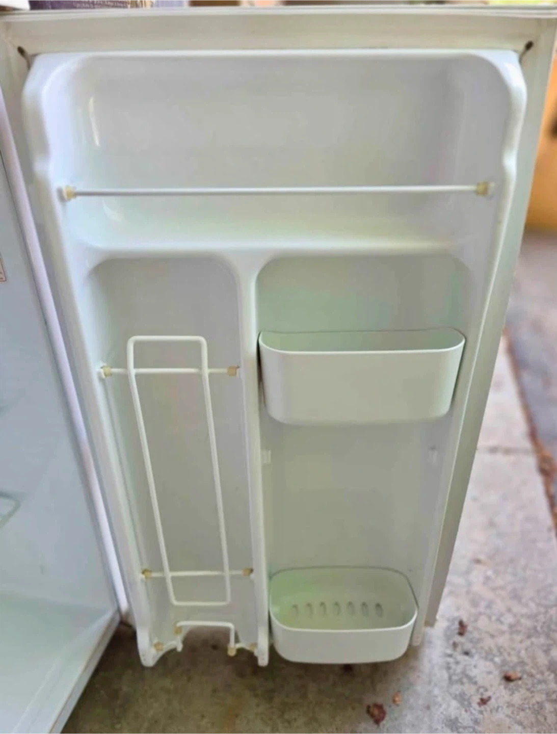 GoldStar Compact Bar Fridge - photo 3