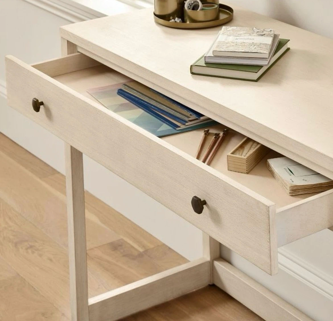 Keaton Writing Desk (40") (Biscotti)