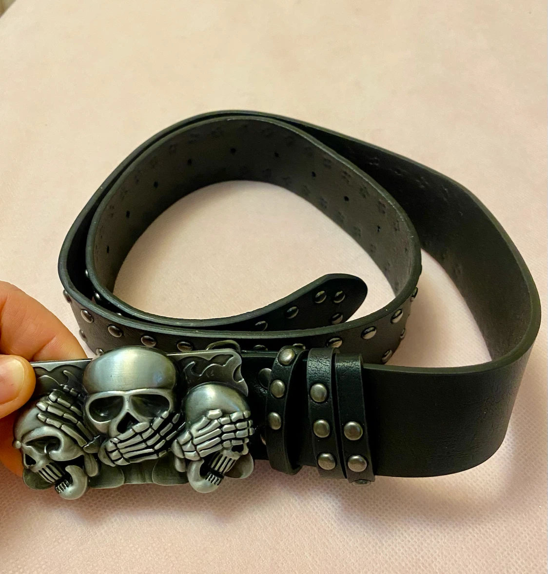 Skull Buckle Studded Belt. Unisex