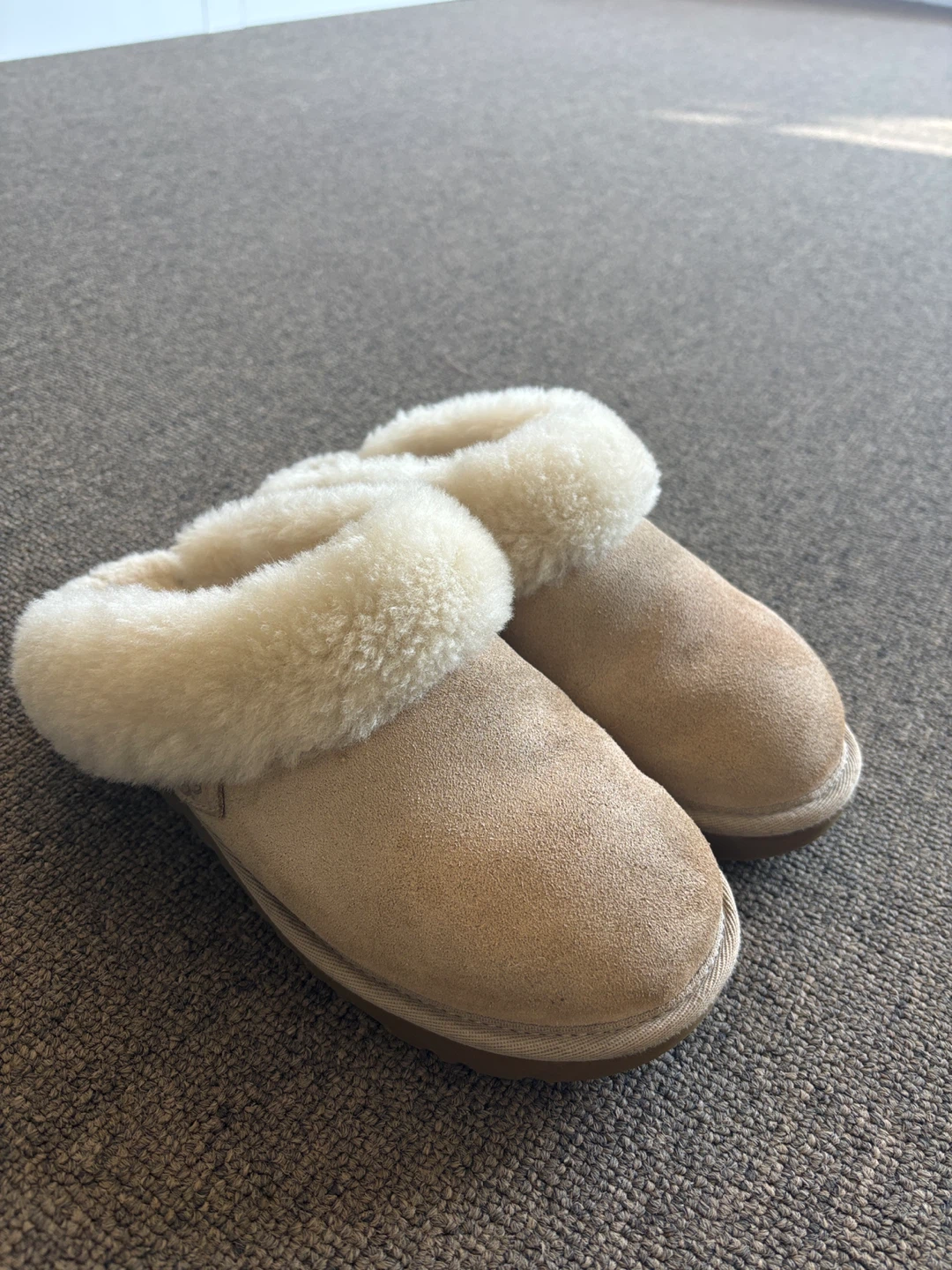 Ugg slippers women size 5 or youth size 3