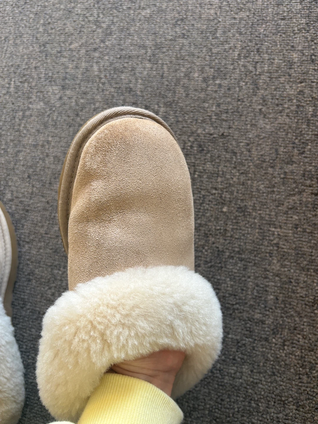 Ugg slippers women size 5 or youth size 3 - photo 5