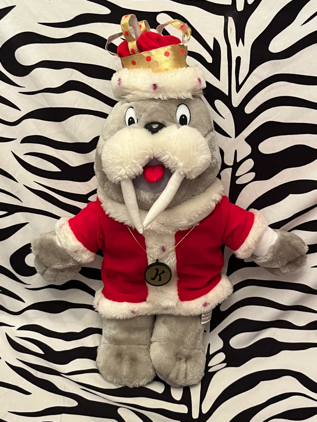 👑 Vintage King Waldorf the Walrus Marineland Canada plush toy 👑