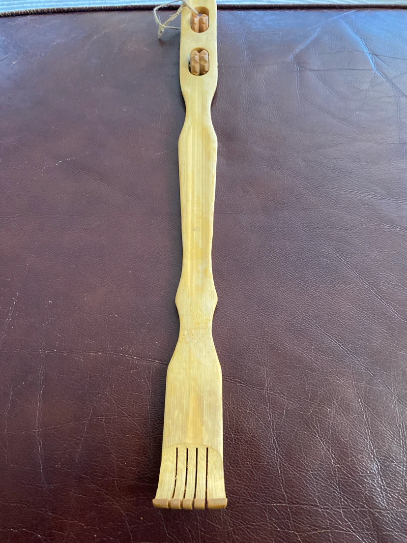 Back scratcher