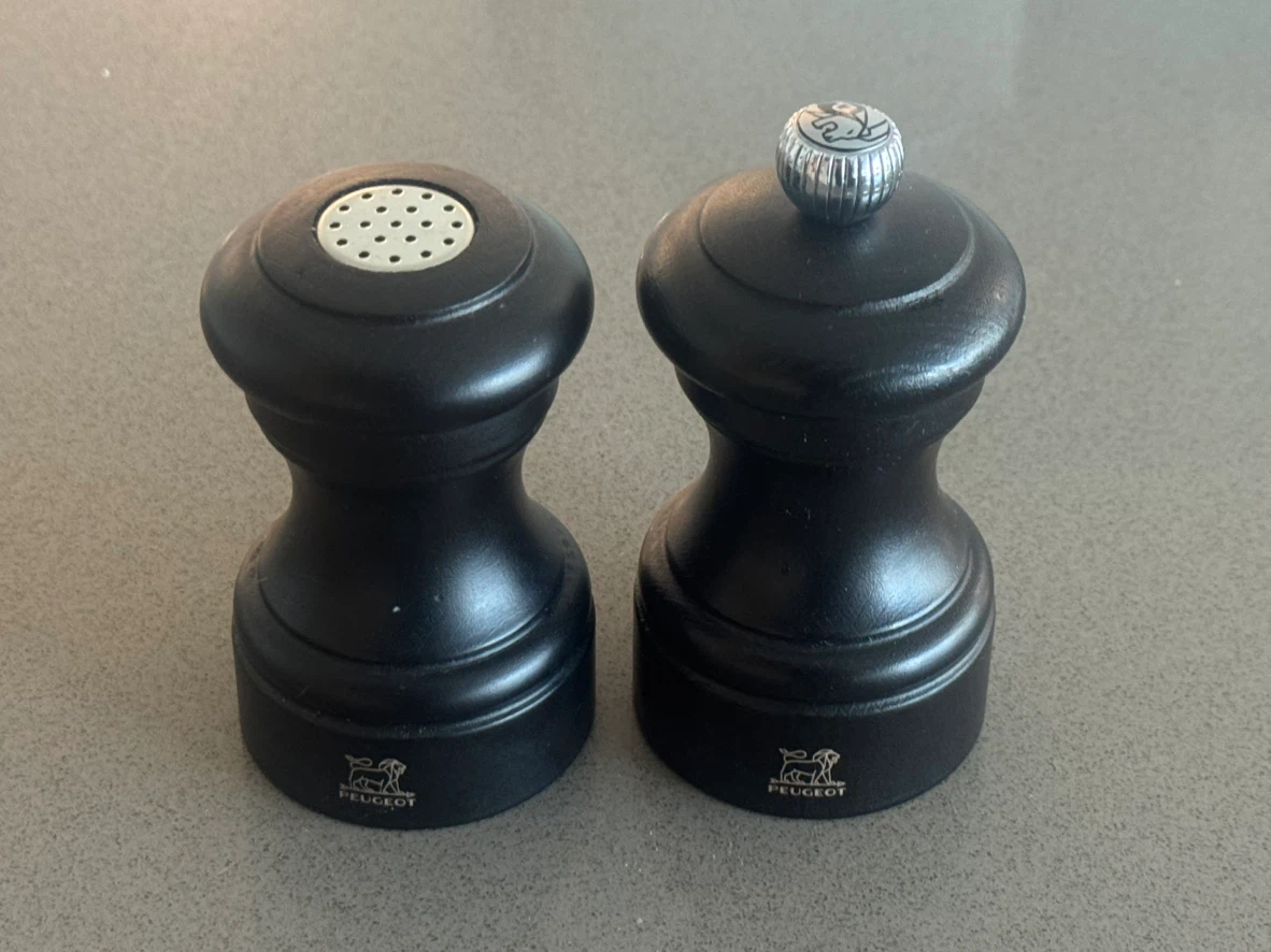 Peugeot bistro salt shaker and pepper grinder set